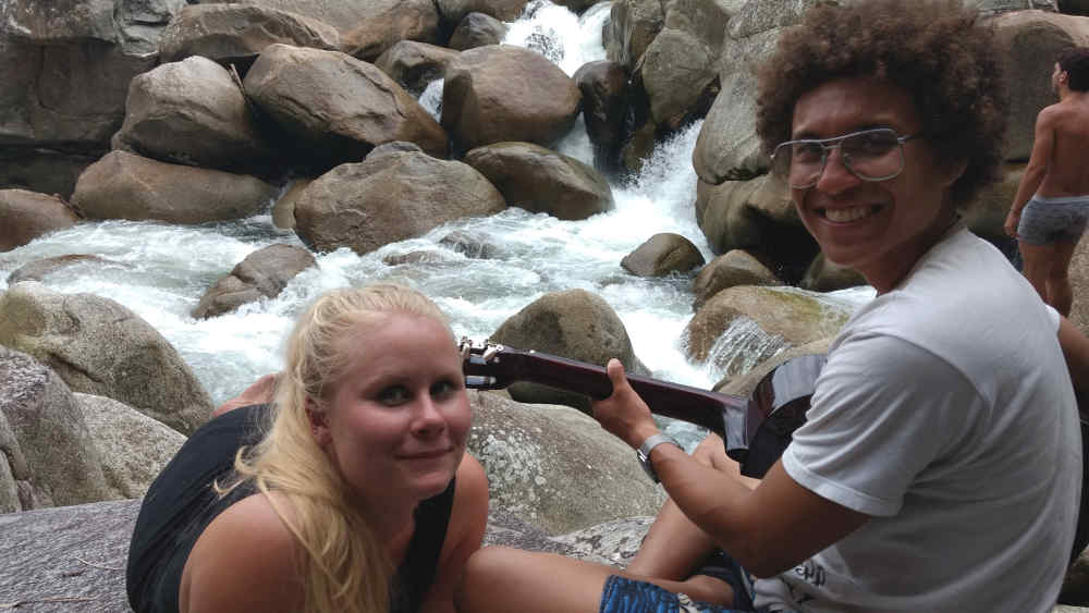 Disfrutando en el río en Cocorná